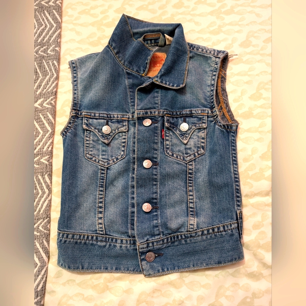 Woman's  Levi's jeans vest type 1